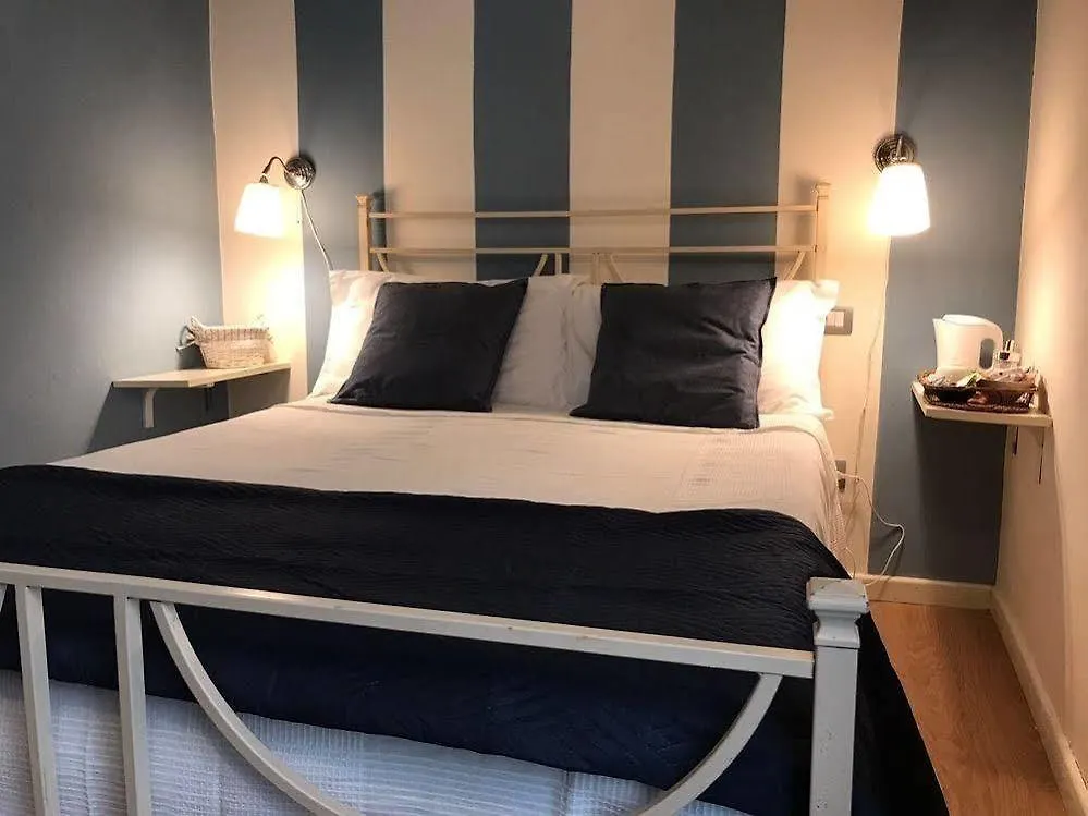 ** לינה וארוחת בוקר פירנצה B&B Di Piazza Del Duomo איטליה